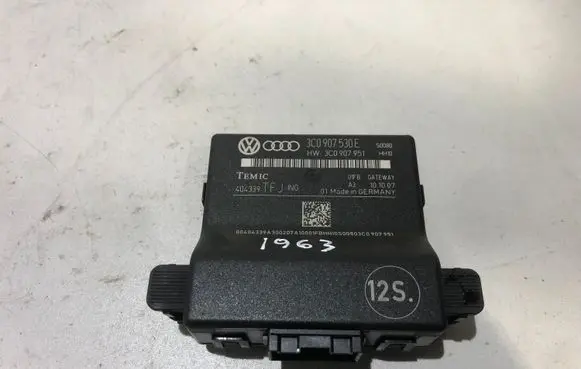 Volkswagen PASSAT B6 Gateway control module 3C0907530E