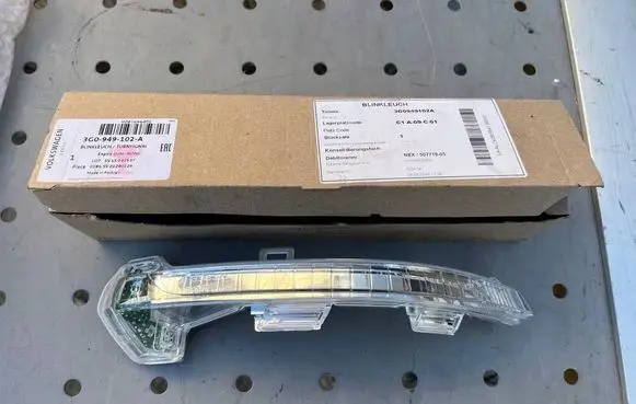 Volkswagen PASSAT B8 Mirror indicator light 3G0949102