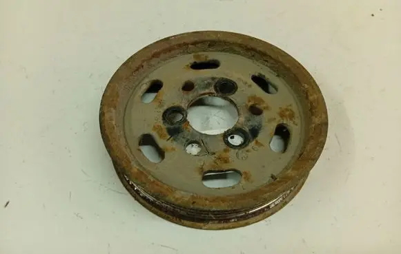 Volkswagen Golf IV Power steering pump pulley 038145255