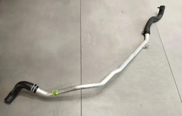 Mercedes-Benz CLS C218 X218 Engine coolant pipe/hose A2128304096