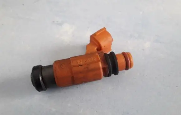 Mitsubishi Lancer Fuel injector cdh210