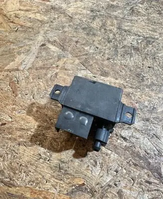 Mercedes-Benz E W211 Glow plug pre-heat relay A0025423819 V23132A2001X14