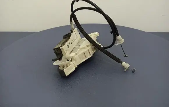 Peugeot 407 Front door lock 9659739880