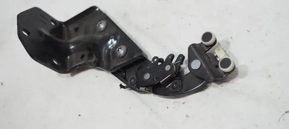 Mercedes-Benz Vito Viano W447 Sliding door lower roller guide/hinge A4477600747