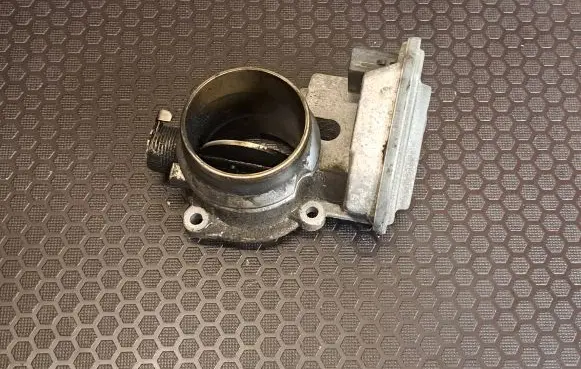 BMW 5 E60 E61 Throttle valve 7804373