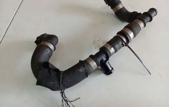 Audi A6 S6 C6 4F Engine coolant pipe/hose 