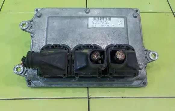Volvo XC90 Engine control unit/module 37820RBJE77