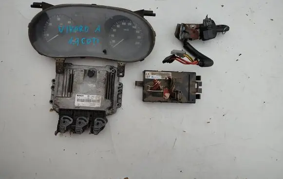 Opel Vivaro Engine control unit/module 8200546983