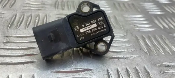Volkswagen Touran I Air pressure sensor 038906051B 0281002399