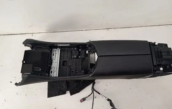 Maserati Levante Center console 06700488220