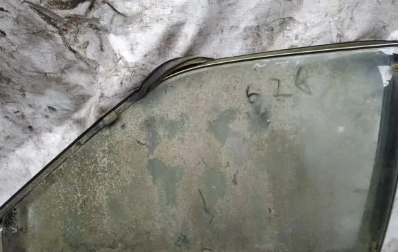 Mazda 626 Front door window glass four-door