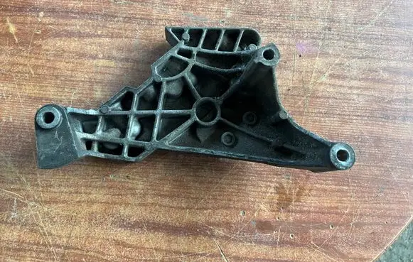 Audi A3 S3 A3 Sportback 8P Engine mounting bracket 03G199207E