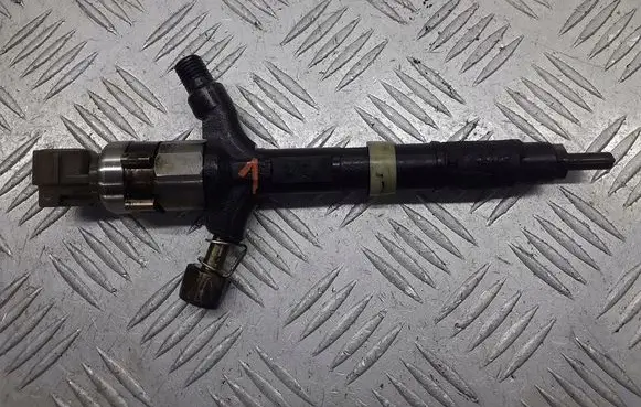 Toyota Corolla E120 E130 Fuel injectors set 23670-27020