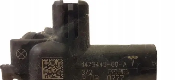 Tesla Model S Airbag deployment crash/impact sensor 1473445-00-A