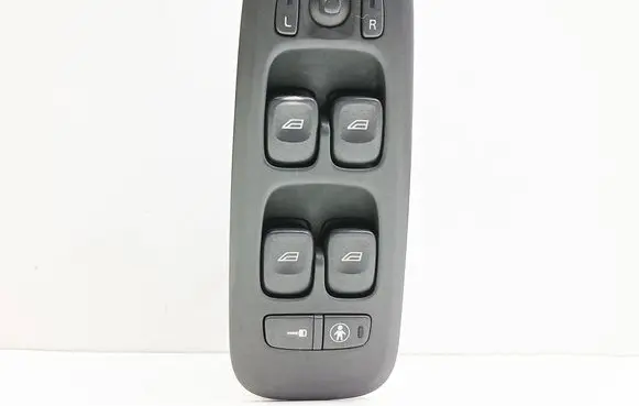 Volvo V70 Electric window control switch 8682949