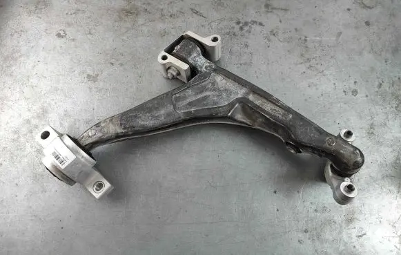 Volvo XC60 Front lower control arm/wishbone rafr8za