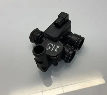 Mercedes-Benz CLS C219 Coolant heater control valve A2118320584 2118320584