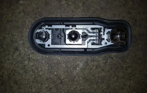 BMW 5 E39 Tail light bulb cover holder 2496339 393390