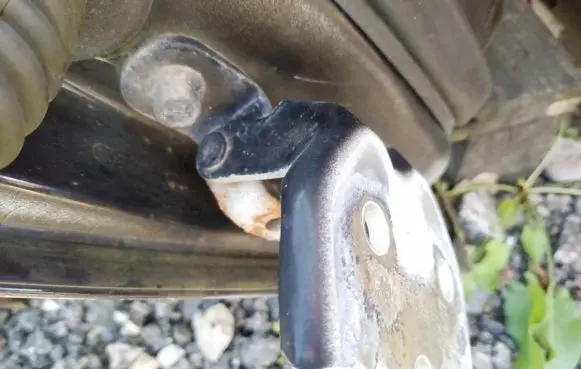 Hyundai Matrix Front door upper hinge