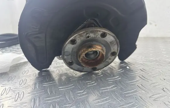 Volkswagen PASSAT B8 Front wheel hub 5Q0407257A