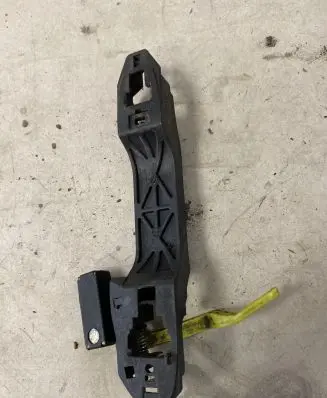Toyota Corolla E120 E130 Front door exterior handle/bracket 242304