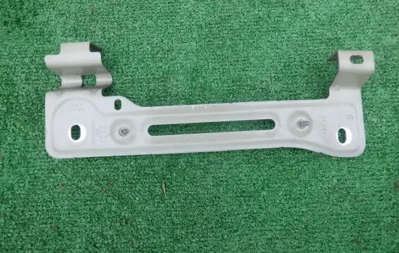 Audi Q7 4M Fender mounting bracket 4M0821432