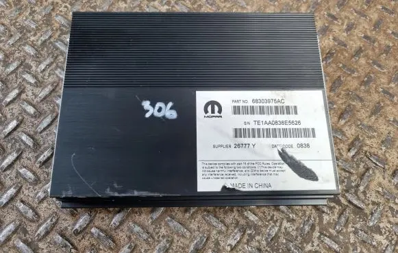 Dodge Challenger Sound amplifier 68303975AC TE1AA0838E5626