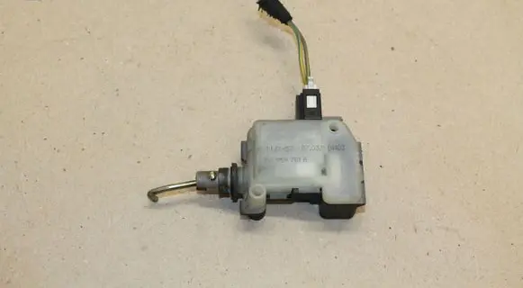 Skoda Octavia Mk2 (1Z) Central locking motor 1M0959781A