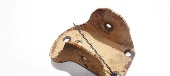 Volkswagen PASSAT B4 Bracket in trunk/boot 