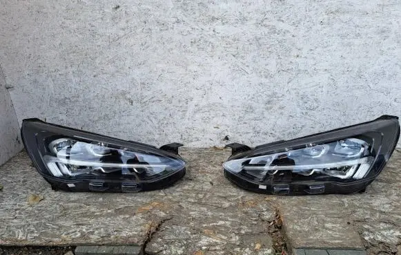 Ford Focus Headlights/headlamps set JX7B13E014AE JX7B13E015AE