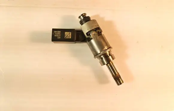 Audi A6 S6 C6 4F Fuel injector 06E036C 240206