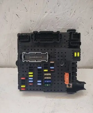 Volvo XC90 Fuse module 28080156 00007574665 30786646