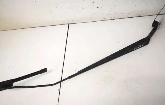 Suzuki SX4 Front wiper blade arm