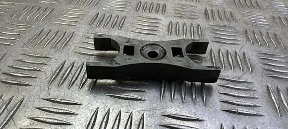 Audi A3 S3 8V Fuel Injector clamp holder 04L216