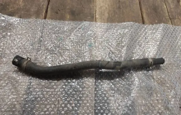 Coolant pipe/hose