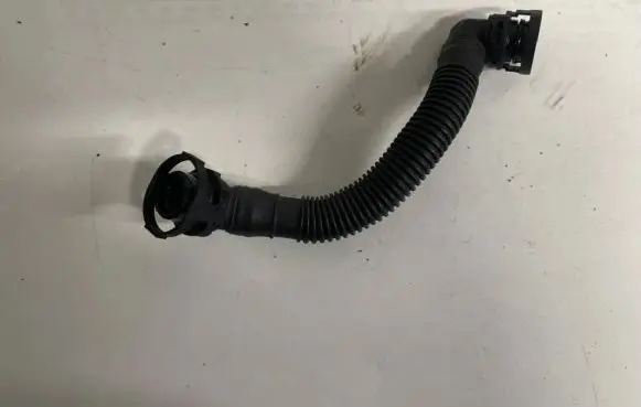 Skoda Superb B6 (3T) Breather hose/pipe 03l103493ae