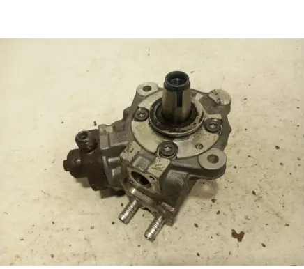 BMW 5 F10 F11 Fuel injection high pressure pump 7810696 0445010517