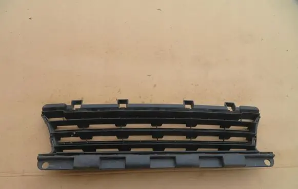 Peugeot 308 Front bumper lower grill