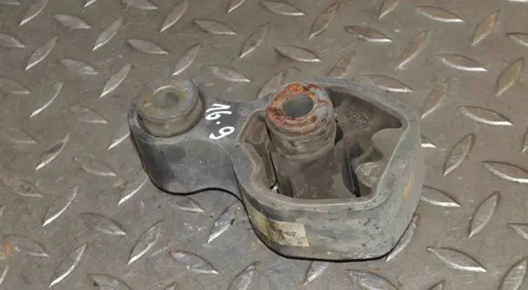 Mazda 3 II Gearbox mount