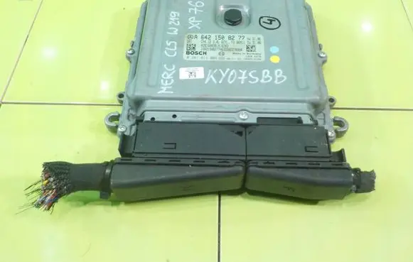 Mercedes-Benz CLS C219 Engine control unit/module A6421508277