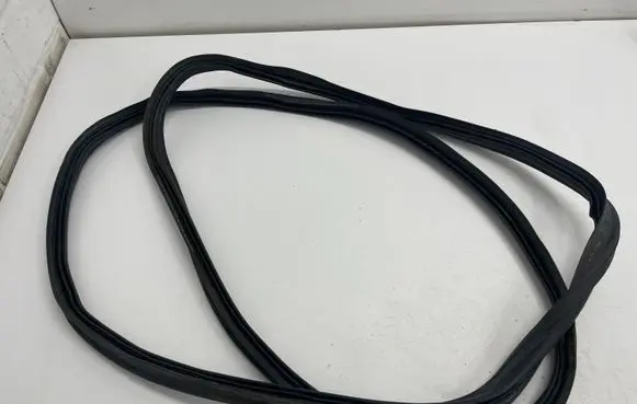 Skoda Kodiaq Trunk rubber seal (body) 565827705