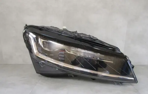 Skoda Superb B8 (3V) Headlight/headlamp 3V1941016D
