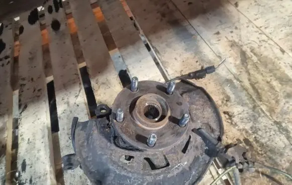 Toyota Verso Front wheel hub