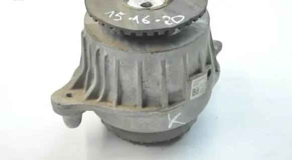 Mercedes-Benz C W205 Engine mount bracket A2052406617