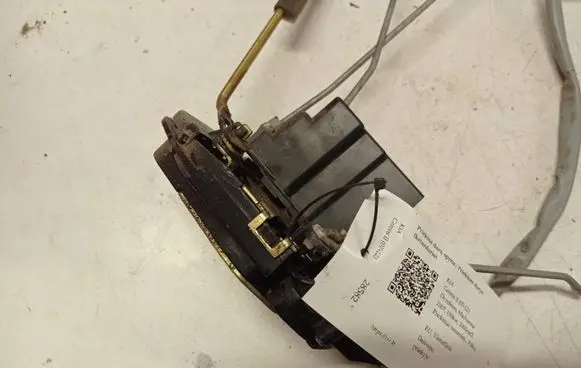 KIA Carens I Front door lock