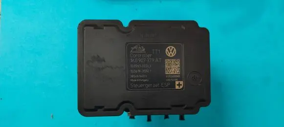 Volkswagen Golf VI ABS Pump 1K0907379AT 1K0614517CE