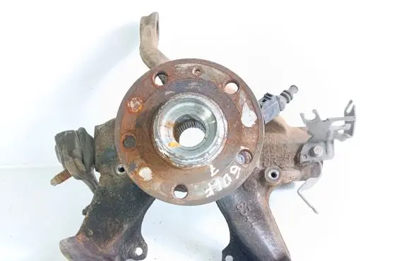 Volkswagen Golf VII Front wheel hub spindle knuckle 5Q0256