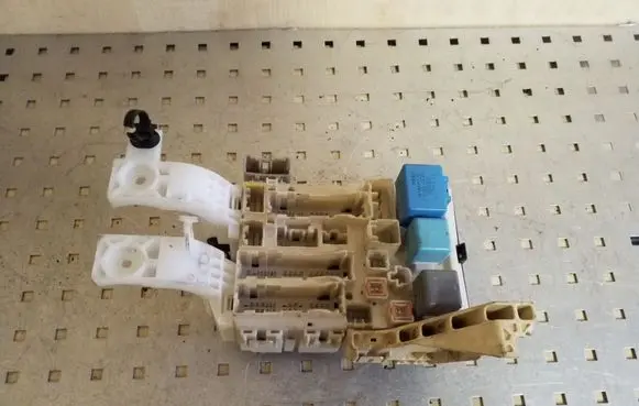 Toyota Yaris Fuse module