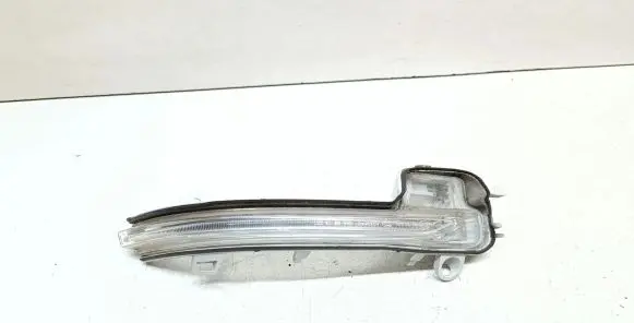 BMW 2 F46 Mirror indicator light 7377963