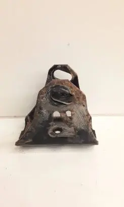 Toyota RAV 4 (XA30) Engine mounting bracket